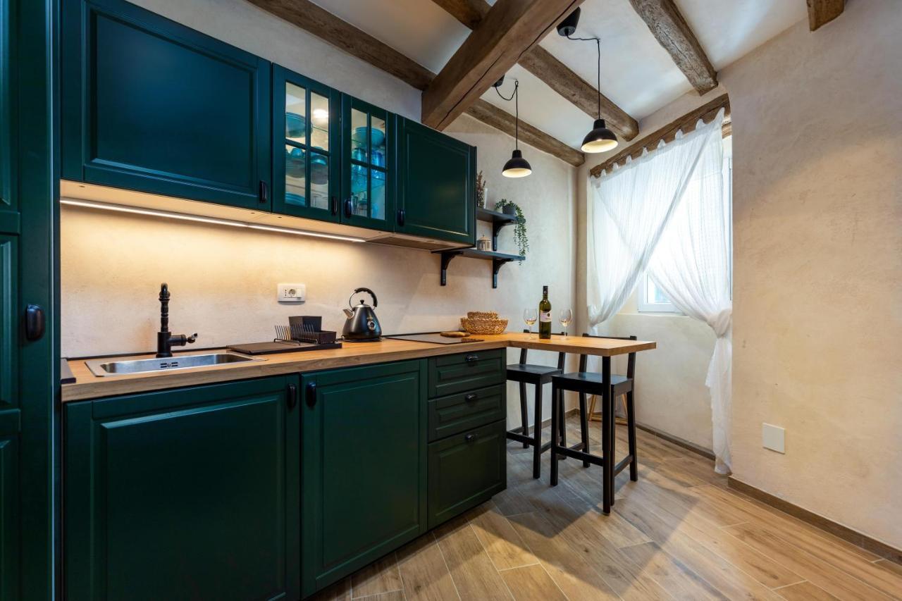 Casa Wau Apartment Ровин Екстериор снимка