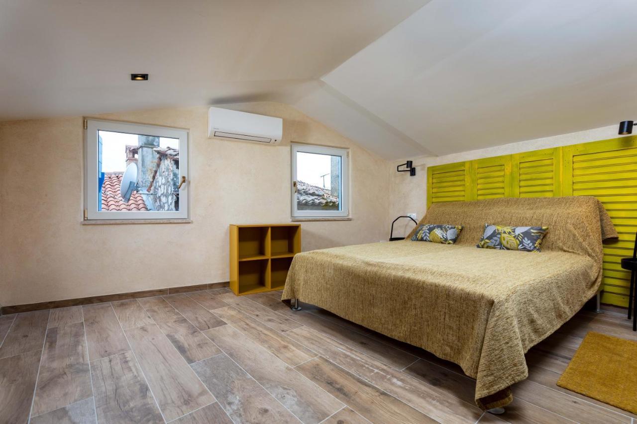 Casa Wau Apartment Ровин Екстериор снимка